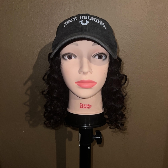 Hat wig - Picture 1 of 2